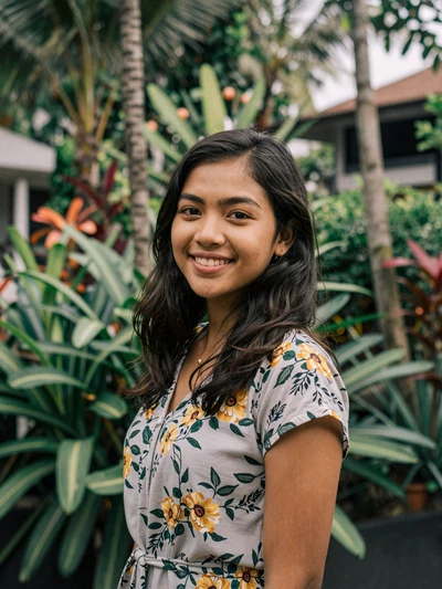 Putri Wulandari, 24-year-old Indonesian woman in Jakarta garden - Indonesian women dating profile