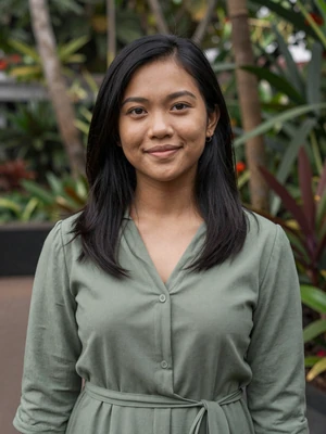 Dewi Rahmawati, 27-year-old verified Indonesian woman in Jakarta garden - Indonesian dating profile