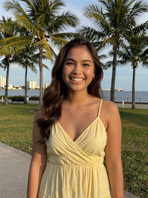 Maria Santos, 24-year-old Filipino woman at a Manila waterfront park - Filipino women dating profile