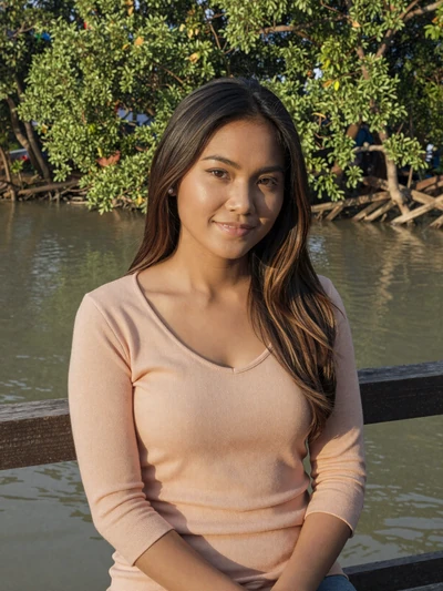 Mealea Chea, a 27-year-old Cambodian woman from Kampong Cham by a riverside - Cambodian women dating profile